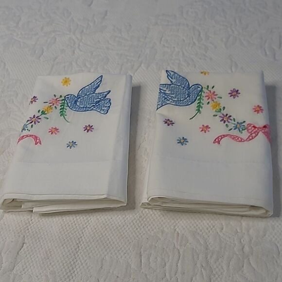 Vintage hand embroidered  32x20" pillowcases set of 2 - Picture 6 of 6